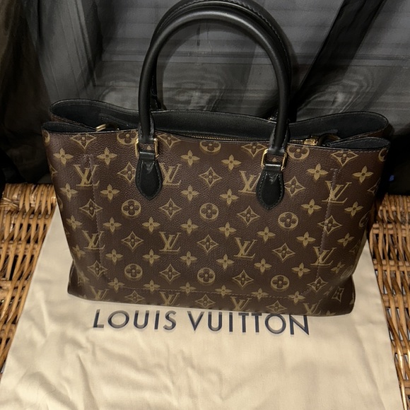 Louis Vuitton Flower Tote, In like New Condition. - Picture 5 of 8